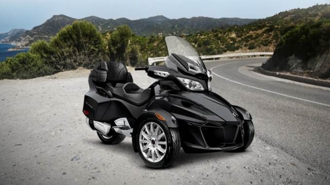 Родстер Can-Am Spyder RT стал еще мощнее и экономичнее благодаря новому двигателю и усовершенствованной трансмиссии