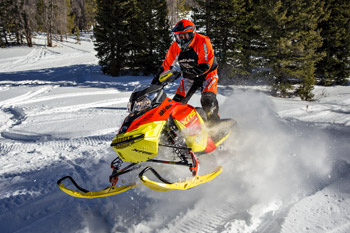 Новый снегоход BRP Ski-Doo Renegade XRS разработан для самых притязательных ценителей кроссоверов