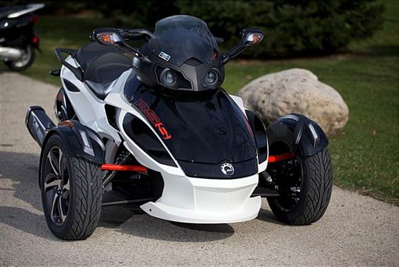 Родстер BRP Can-Am Spyder RS-S  - воплощение стиля